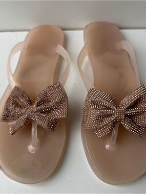 Rouge Helium Women's Size 7 Jelly Flip Flops Rose Gold Rhinestone Bow Sandals